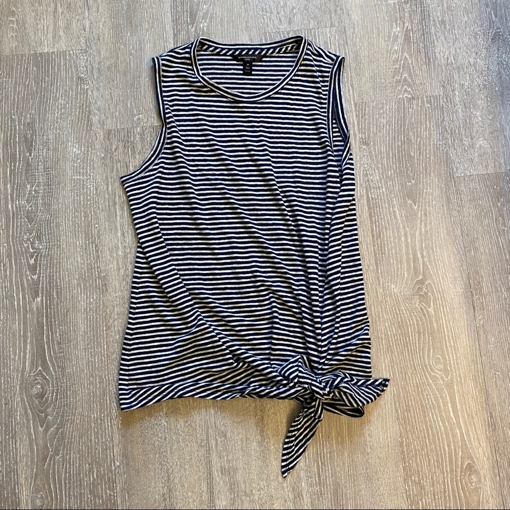 Banana Republic navy & white striped tank sz M